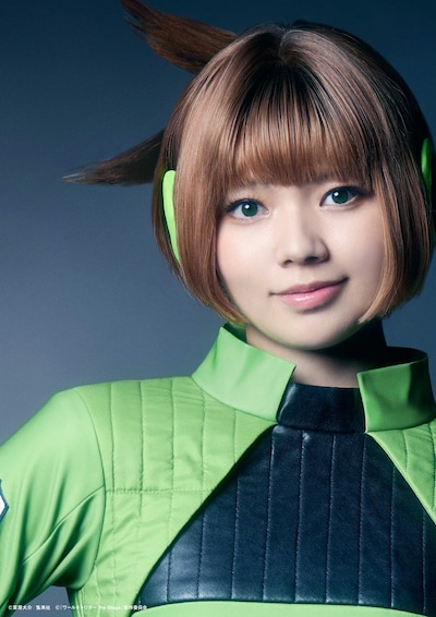 浜浦彩乃演じる小南桐絵のキャラクタービジュアル。