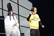 左から小南光司演じる藤原佐為、糸川耀士郎演じる進藤ヒカル。