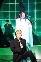 上から小南光司演じる藤原佐為、糸川耀士郎演じる進藤ヒカル。