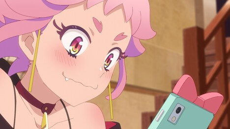 ルTVアニメ「真夜中ぱんチ」第1話「炎上娘とお寝坊ヴァンパイア」より。