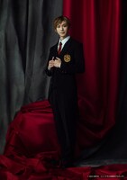 鈴木達也扮するデリック・アーデン。