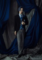 栗原航大扮するロレンス・ブルーアー。