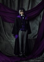 定本楓馬扮するグレゴリー・バイオレット。