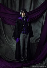 定本楓馬扮するグレゴリー・バイオレット。