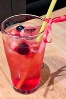 アリスリーゼ・ルゥ・ネビュリス9世をモチーフにしたドリンク。