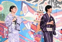 左から黒沢ともよ、神谷浩史。