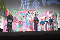 左から山本幸治氏、黒沢ともよ、神谷浩史、小山茉美、中村健治監督。