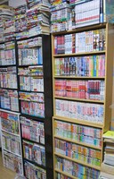 V林田氏の本棚の一部。