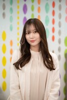 三原羽衣扮する相沢千翔。 (c)「三ツ矢先生の計画的な餌付け。」製作委員会・MBS