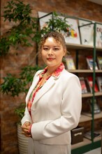 川面千晶扮する藤堂ゆり子。 (c)「三ツ矢先生の計画的な餌付け。」製作委員会・MBS