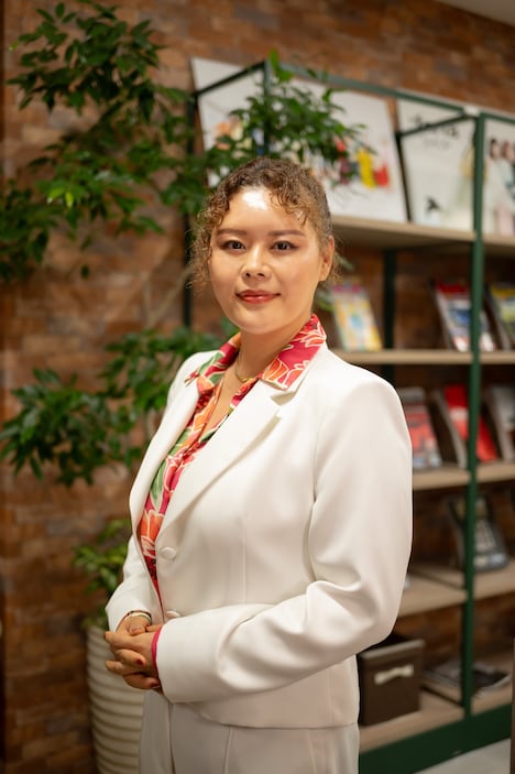 川面千晶扮する藤堂ゆり子。 (c)「三ツ矢先生の計画的な餌付け。」製作委員会・MBS