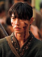 山崎賢人演じる信のスチール。 (c)原泰久／集英社 (c)2024映画「キングダム」製作委員会