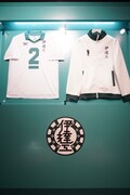 「チームフォーカスエリア」に展示されているユニフォーム。