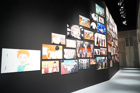 「ハイキュー!!アニメ10周年記念展 全感覚 EXHIBITION」の様子。
