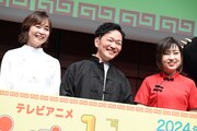 左から日高のり子、山口勝平、林原めぐみ。
