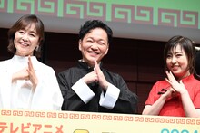 左から日高のり子、山口勝平、林原めぐみ。