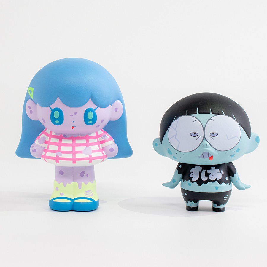 ソフビ作品の「ゾンビモニョガール / ゾンビすしおくん」。