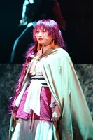 「ミュージカル『暁のヨナ』」公開ゲネプロより。明音亜弥演じるヨナ。