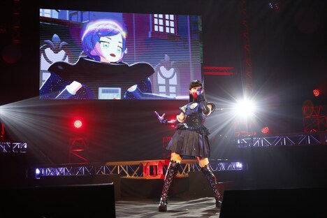 銀河さだめ役の本泉莉奈。