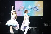 リングマリィ。左から金森まりあ役の茜屋日海夏、黒川すず役の徳井青空。