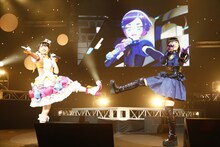 左から桃山みらい役の林鼓子、銀河さだめ役の本泉莉奈。