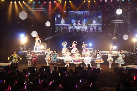 「ドリーミング☆チャンネル！」の歌唱シーン。