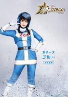 森日菜美演じるブルー。