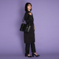 「『D.Gray-man』黒の教団 モデル 2wayショルダーバッグ」の使用イメージ。