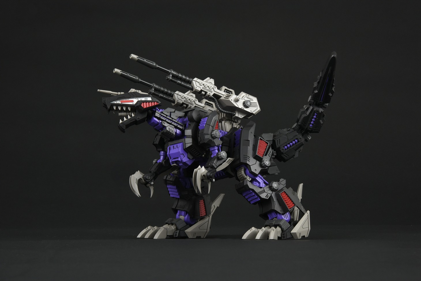 REALIZE MODEL「RMZ-002 ジェノザウラー」 (c)TOMY (c)ShoPro