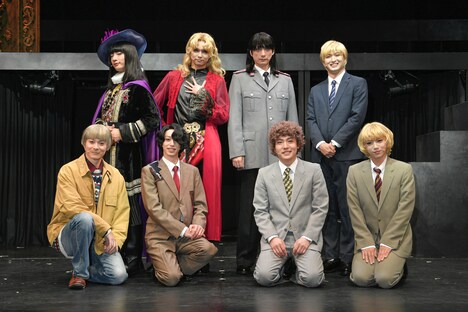 「ステージ『エロイカより愛をこめて』Revival+」囲みの様子。(写真:鏡田伸幸)