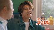 コミックシーモアTVCM「3人のマンガ好き マンガ多すぎ」篇より。