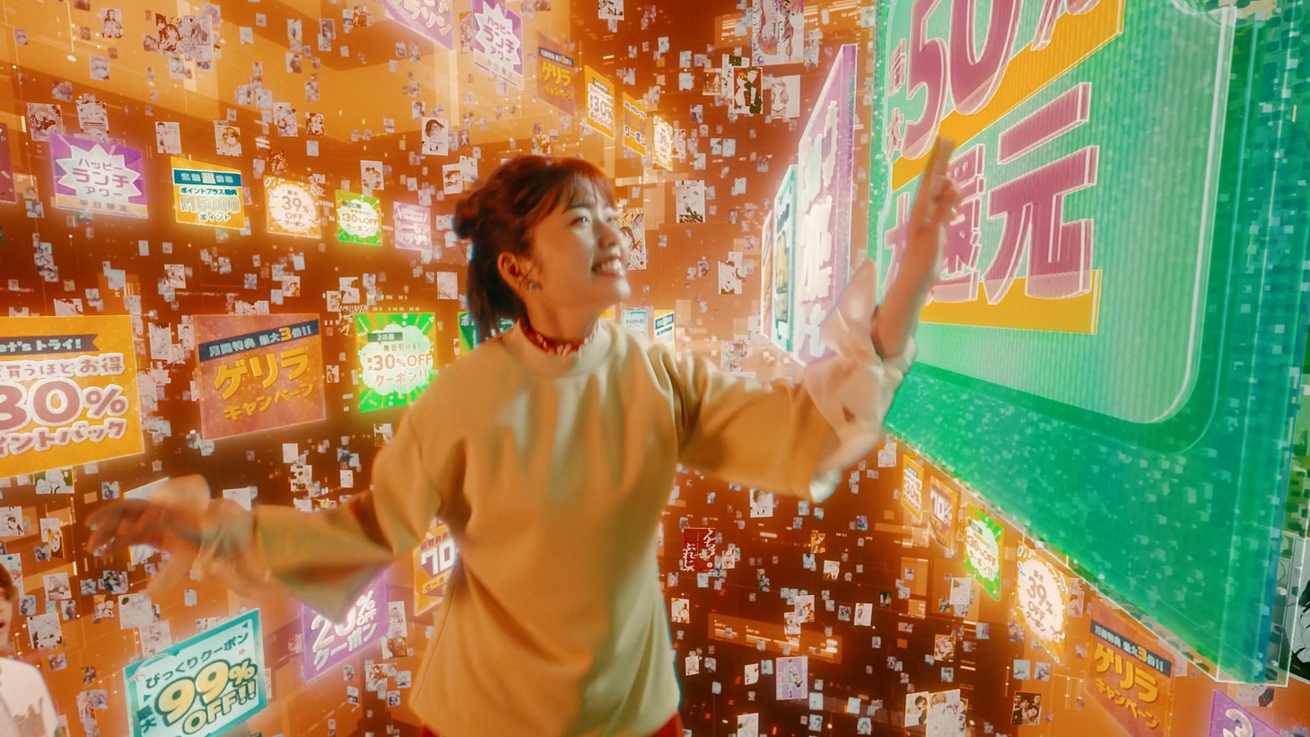 コミックシーモアTVCM「3人のマンガ好き おトクも多すぎ」篇より。