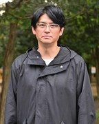 賀集利樹扮する桜庭圭一郎。(c)依子・一迅社／ABC