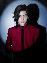 坪倉康晴扮する九井一。