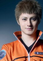 松村龍之介扮する柿崎国治。