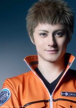 松村龍之介扮する柿崎国治。