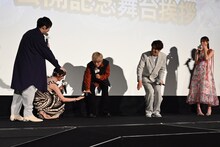 山下大輝（概念）を愛でる佐倉綾音と岡本信彦。