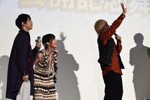 投げられた山下大輝（概念）を見送るキャスト陣。