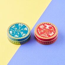 「『とんがり帽子のアトリエ』魔法のビジュー缶」全2種 (c)白浜鴎／講談社