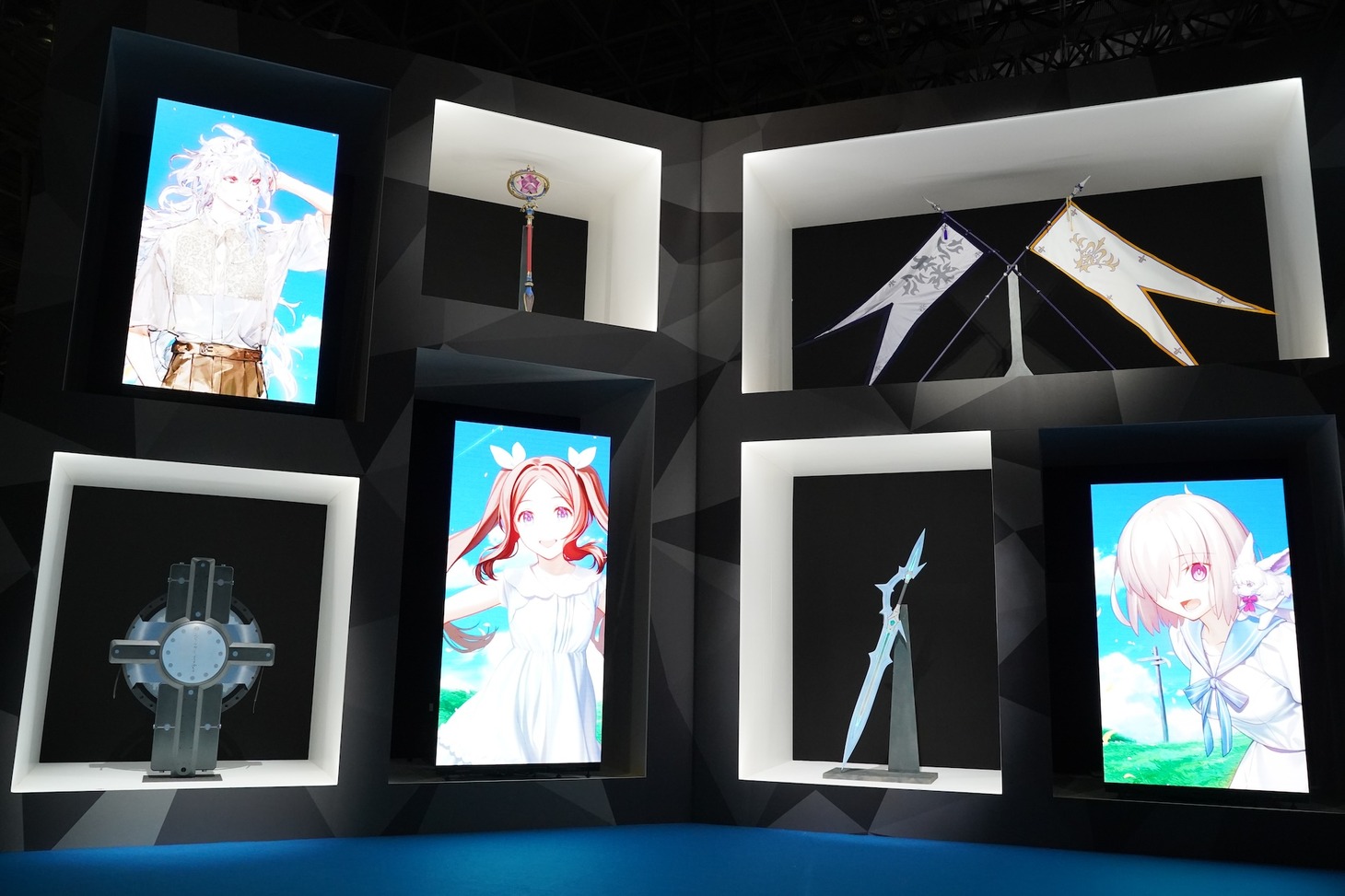 ウェルカムエリアの様子。多数の宝具が展示されている。