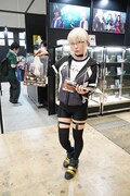 「Fate Project AREA」執事眼鏡eyemirrorブースのコスプレイヤー。