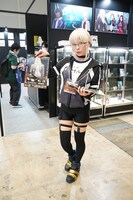 「Fate Project AREA」執事眼鏡eyemirrorブースのコスプレイヤー。