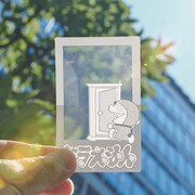 「Fキャラ」クリアフォトカードの使用イメージ。 (c)藤子プロ・小学館