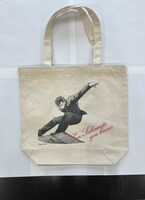 スタイリッシュな坂本がデザインされた「トートバッグ（全1種）」。