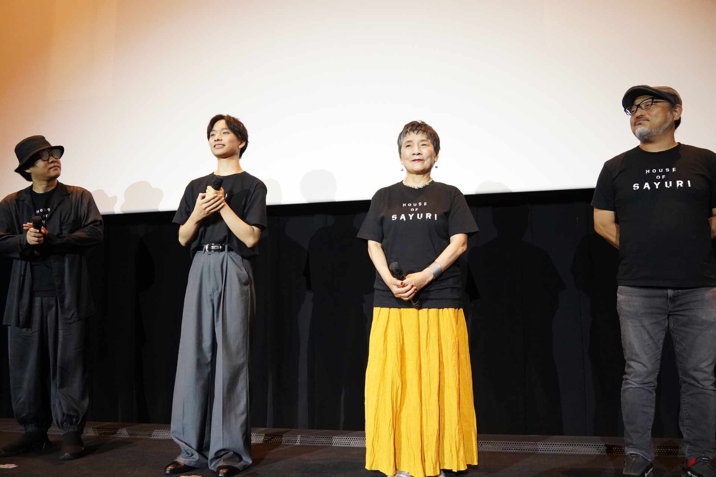 左から押切蓮介、南出凌嘉、根岸季衣、白石晃士監督。