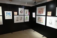 「～画業35周年記念～渡瀬悠宇の世界『ふしぎ遊戯』原画展」の様子。(c)渡瀬悠宇／小学館