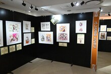 「～画業35周年記念～渡瀬悠宇の世界『ふしぎ遊戯』原画展」の様子。(c)渡瀬悠宇／小学館