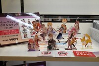 「～画業35周年記念～渡瀬悠宇の世界『ふしぎ遊戯』原画展」で販売されているグッズの一部。(c)渡瀬悠宇／小学館