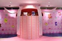 メイキングドラマ「ときめきプレゼントフォーユー」をイメージしたフォトスポット。