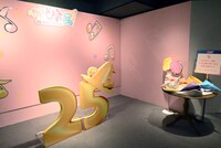 「おジャ魔女どれみ25周年メモリアル展」のフォトスポット。